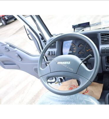 Isuzu 100p Japan Brand Truck chassis met 4,1 meter lange koelbox met THERMO KING koelinstallaties RV380V 4X2 Mini 3tons 2 Ton Freezer Koeltruck